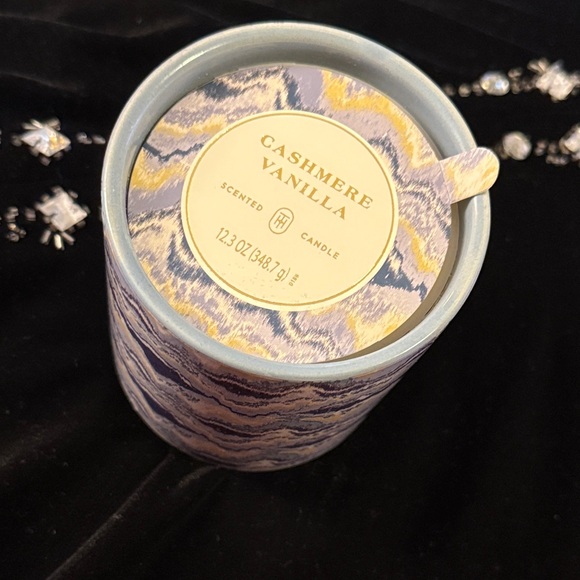Threshold Cashmere Vanilla 12.3 Oz Candle in Decorative Ceramic Jar NWT - Picture 2 of 5